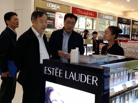 國(guó)有重點(diǎn)大型企業(yè)監(jiān)事會(huì)趙小平主席一行考察瑞麗、畹町兩家免稅店