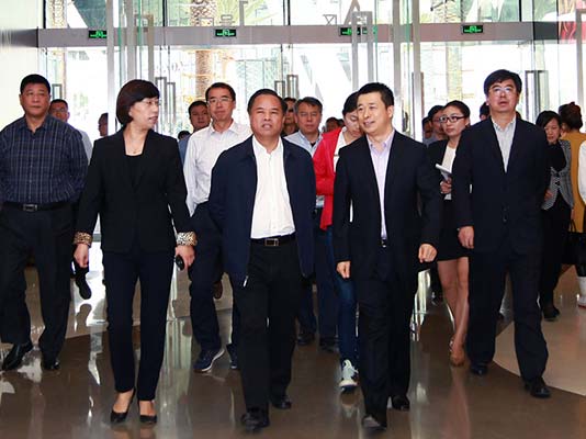 海南省委副書記、省長劉賜貴蒞臨海棠灣免稅購物中心考察