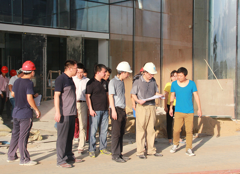 中免集團(tuán)董事長、總經(jīng)理彭輝視察 海棠灣免稅購物中心項(xiàng)目