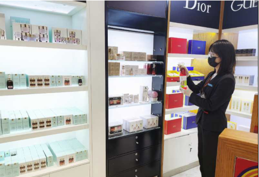 【中國免稅人在行動·一線直擊篇】之九： 防“疫”當(dāng)前，服務(wù)不減，為恢復(fù)經(jīng)營提供堅實保障