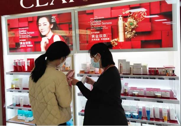 【中國(guó)免稅人在行動(dòng)·一線直擊篇】之三十：疫情無情，服務(wù)有愛 致敬可愛的免稅人